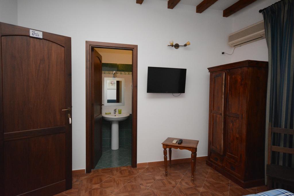 La Ferula Panzió Scillato  Kültér fotó